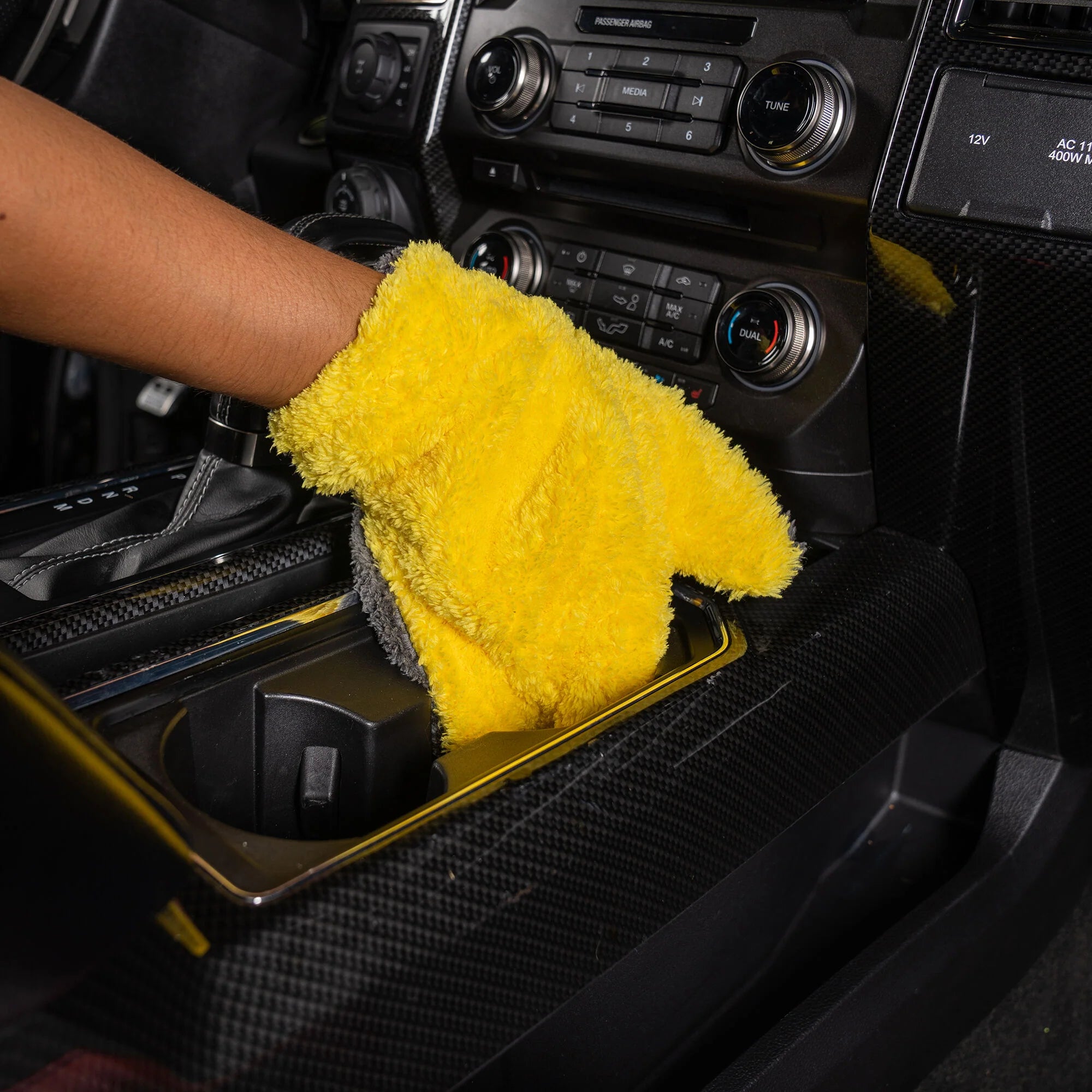 Chemical Guys The Stranger Helpful Handy Mitt - Image 10
