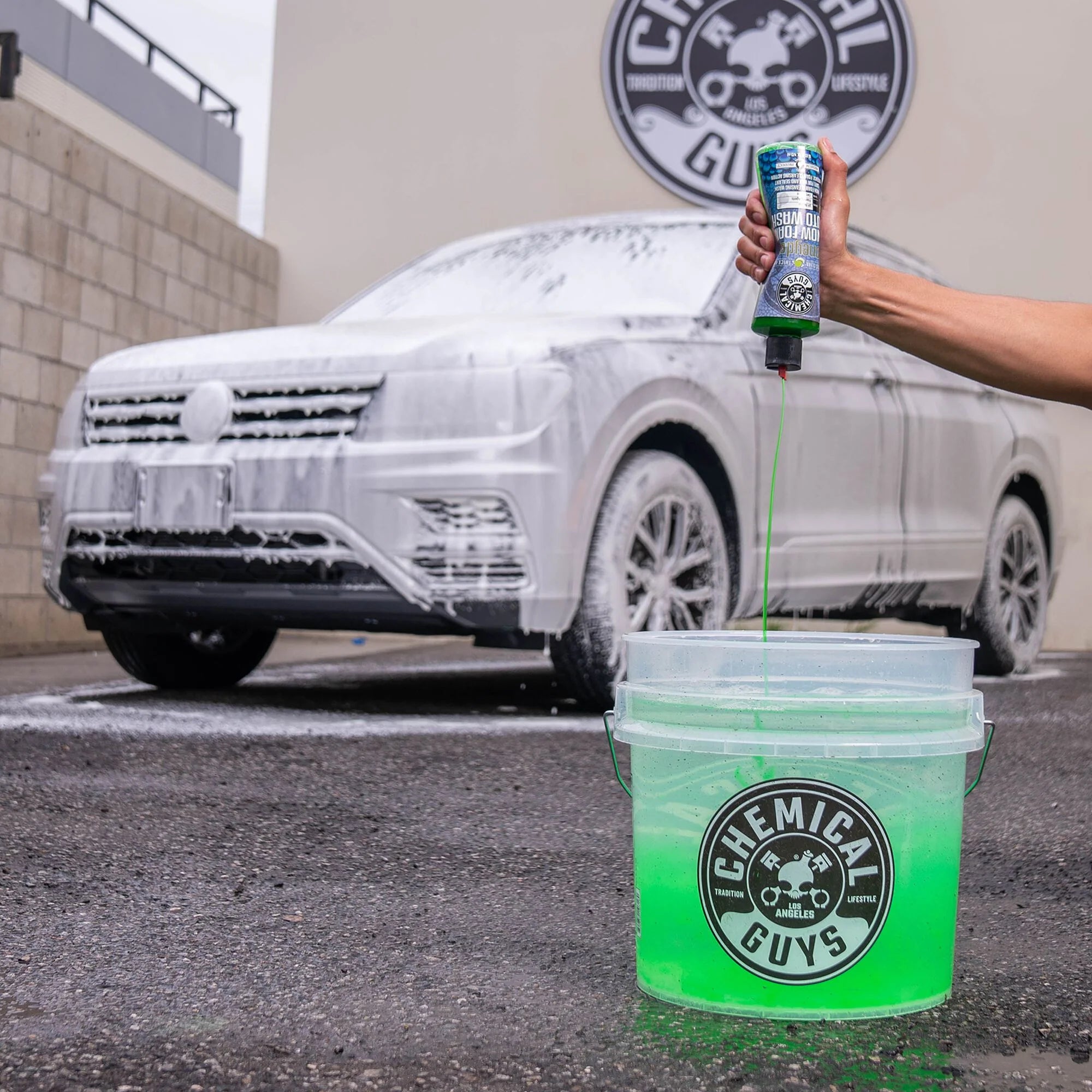 Chemical Guys Heavy Duty Ultra Clear Detailing Bucket, 4.25 Gal - Image 2