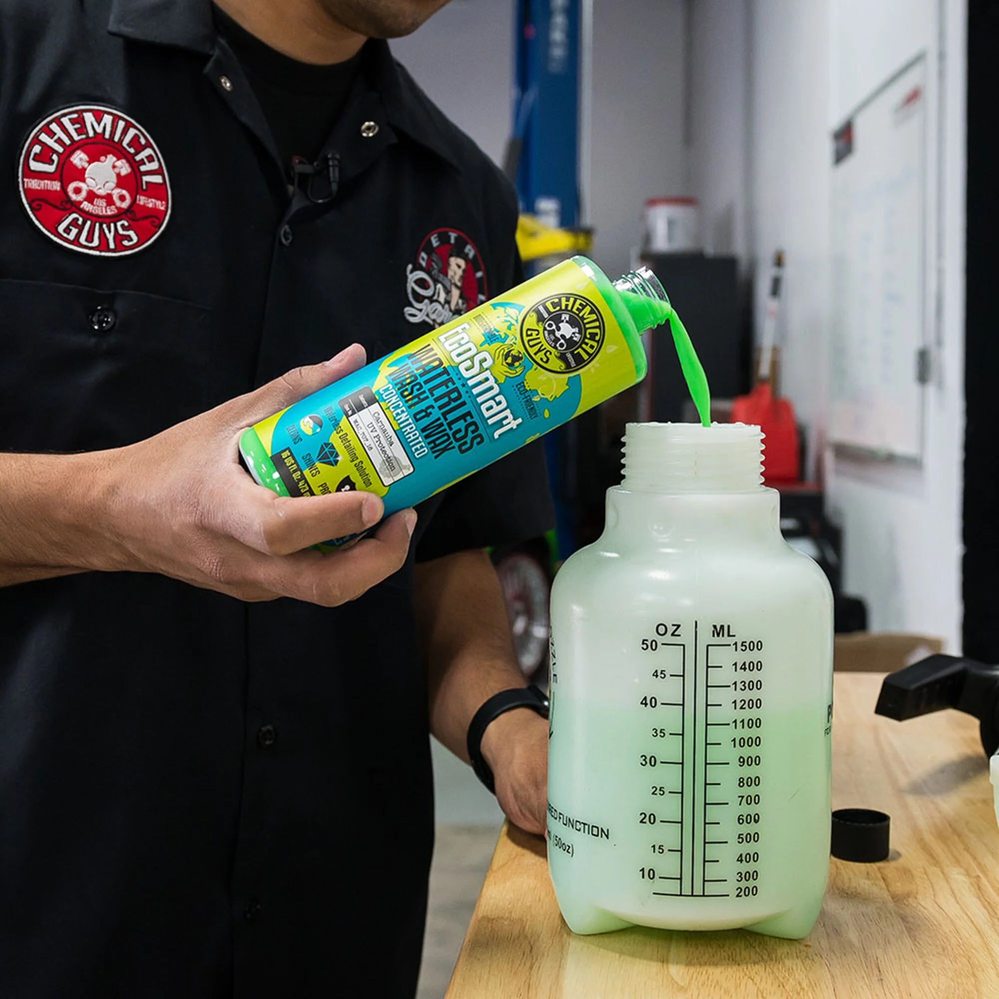 Chemical Guys EcoSmart Waterless Car Wash & Wax Concentrate - Image 2
